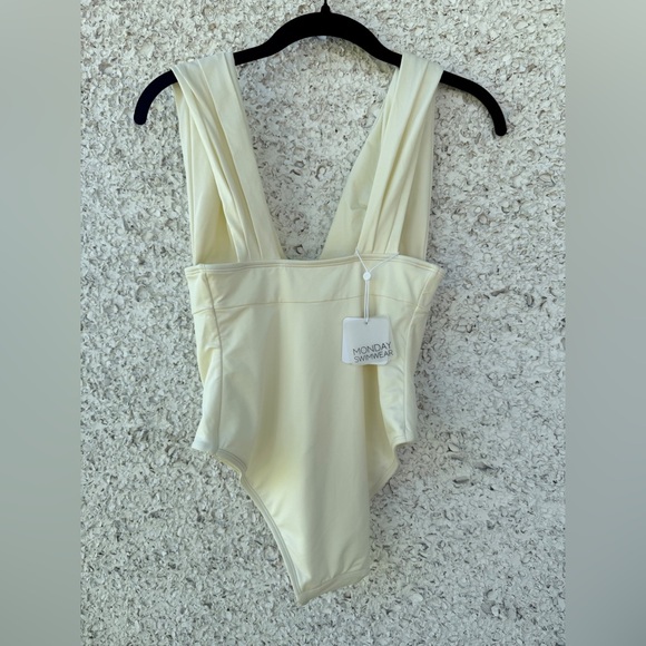 ✨NWT✨ ARUBA Ivory One Piece Monday Swimwear - Picture 3 of 7